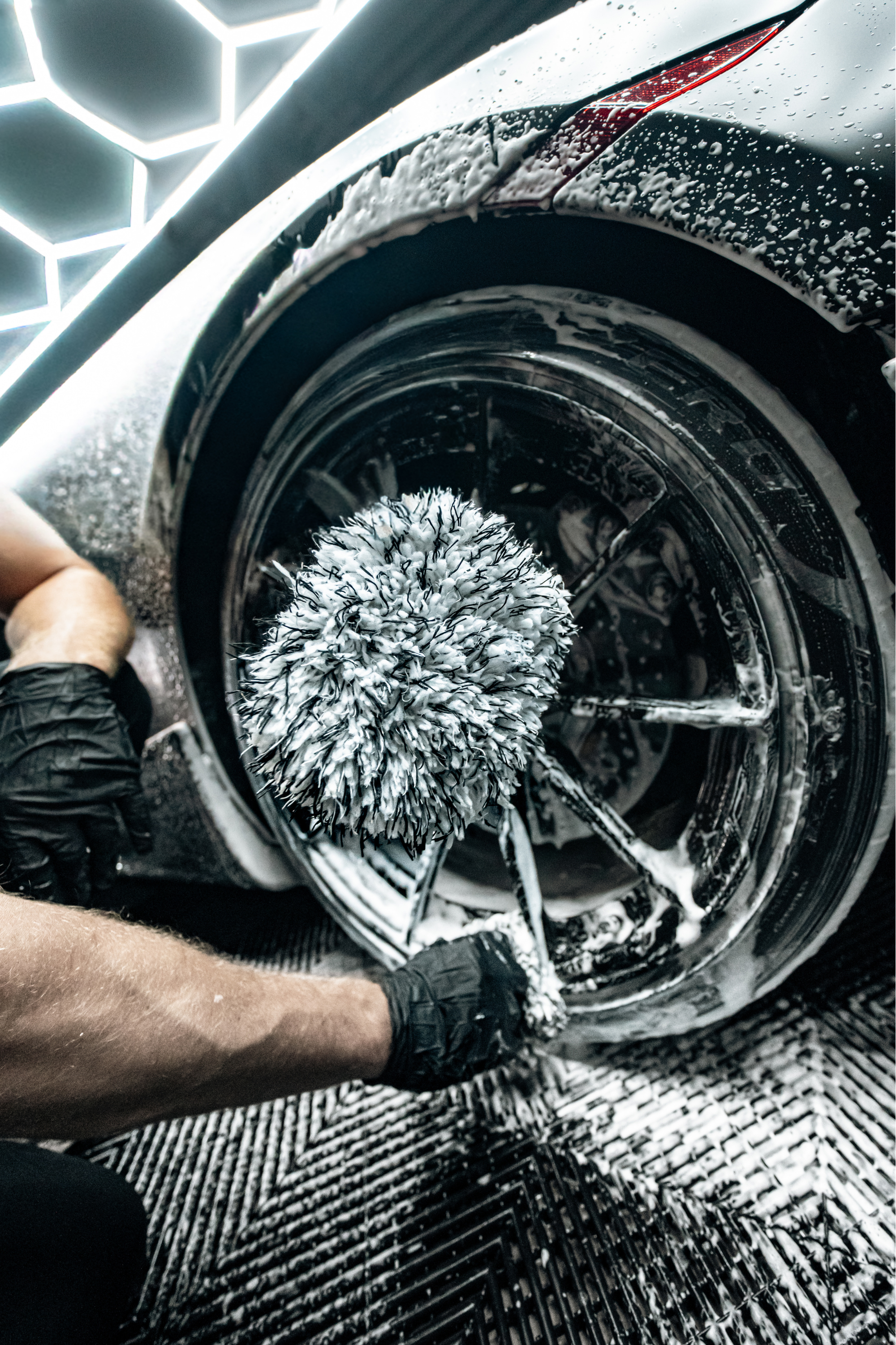 BLACKLINE Microfiber Wheel Mitt