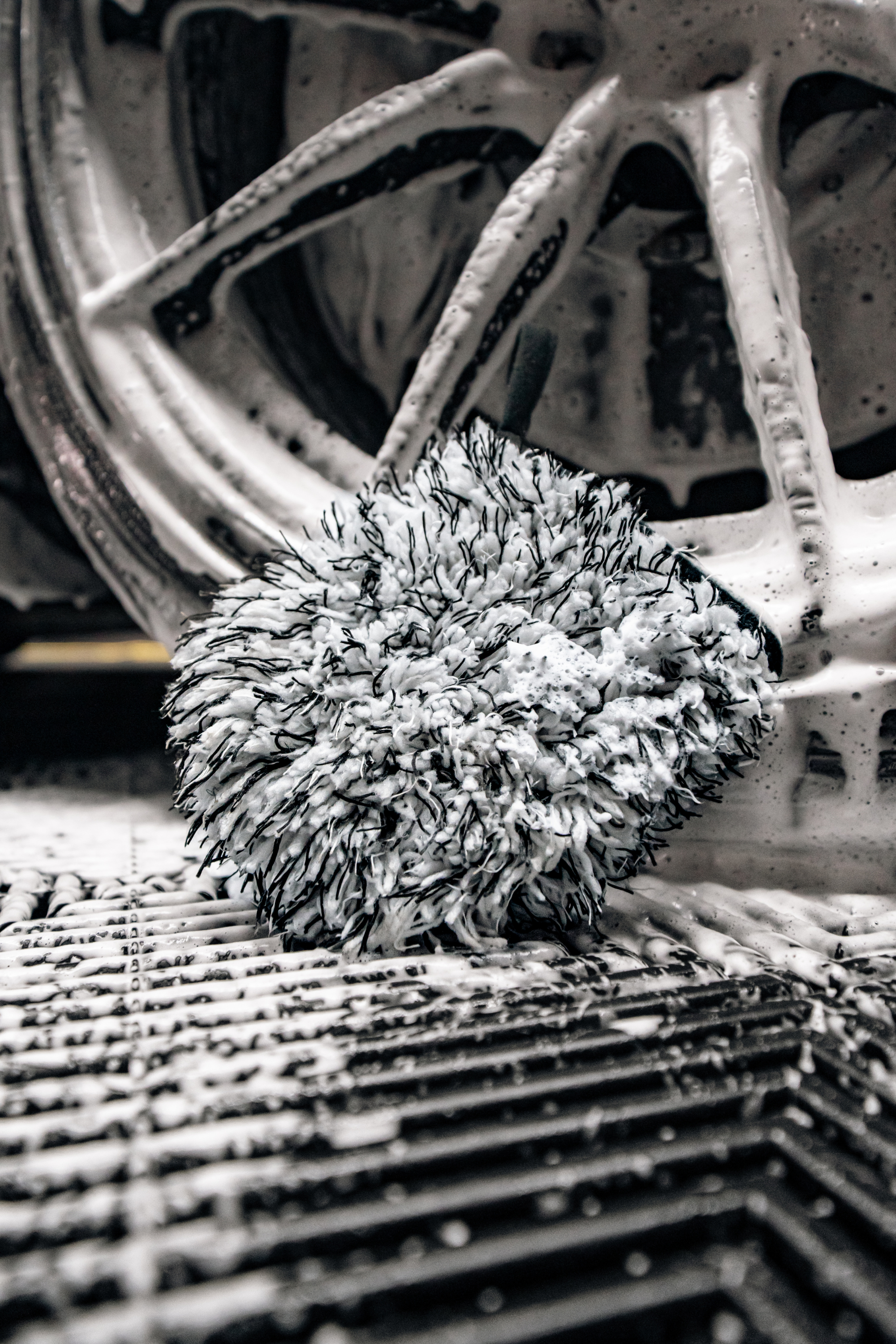 BLACKLINE Microfiber Wheel Mitt