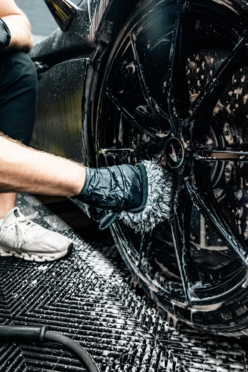 BLACKLINE Microfiber Wheel Mitt