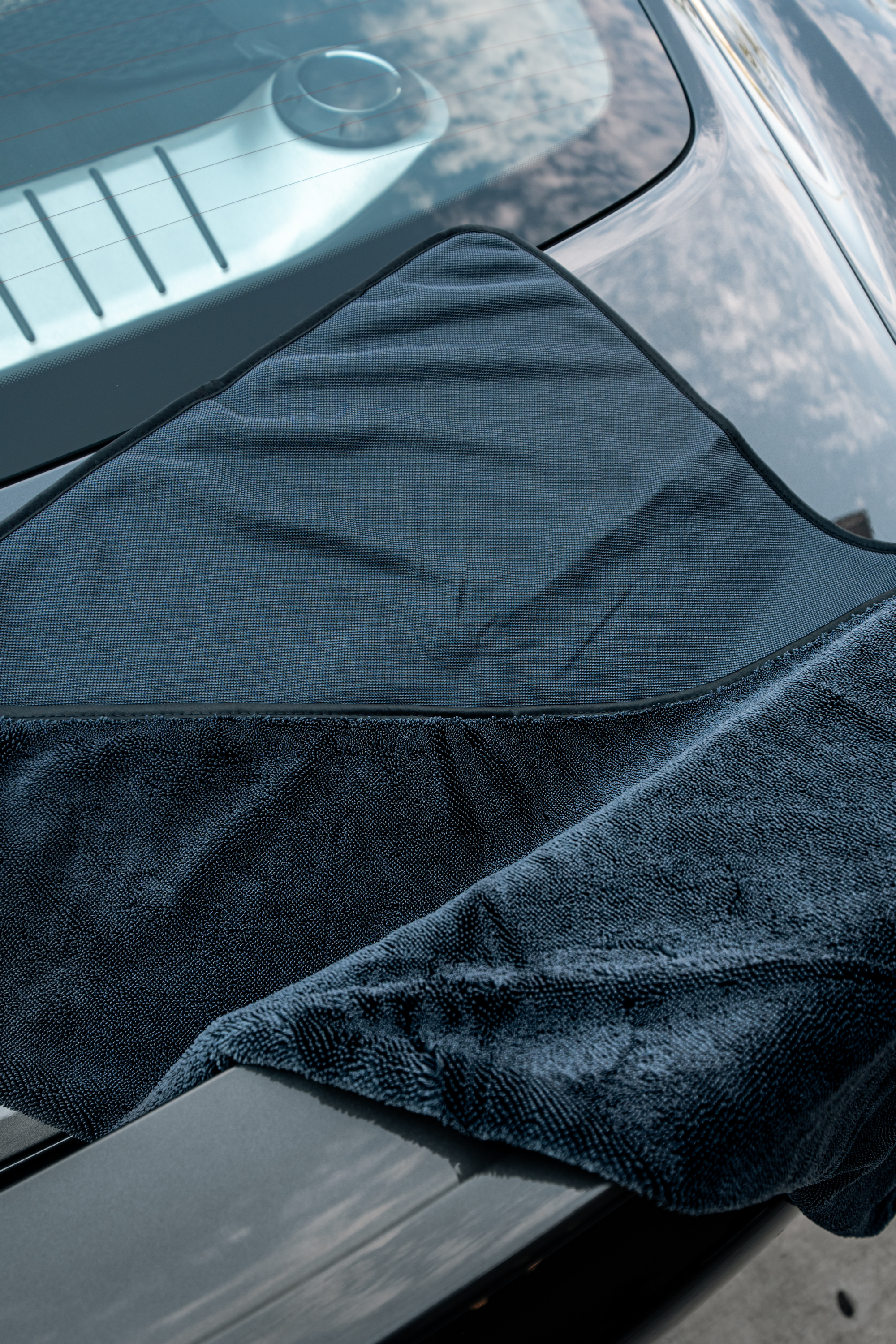 BLACKLINE Slim Twisted-Loop Drying Towel